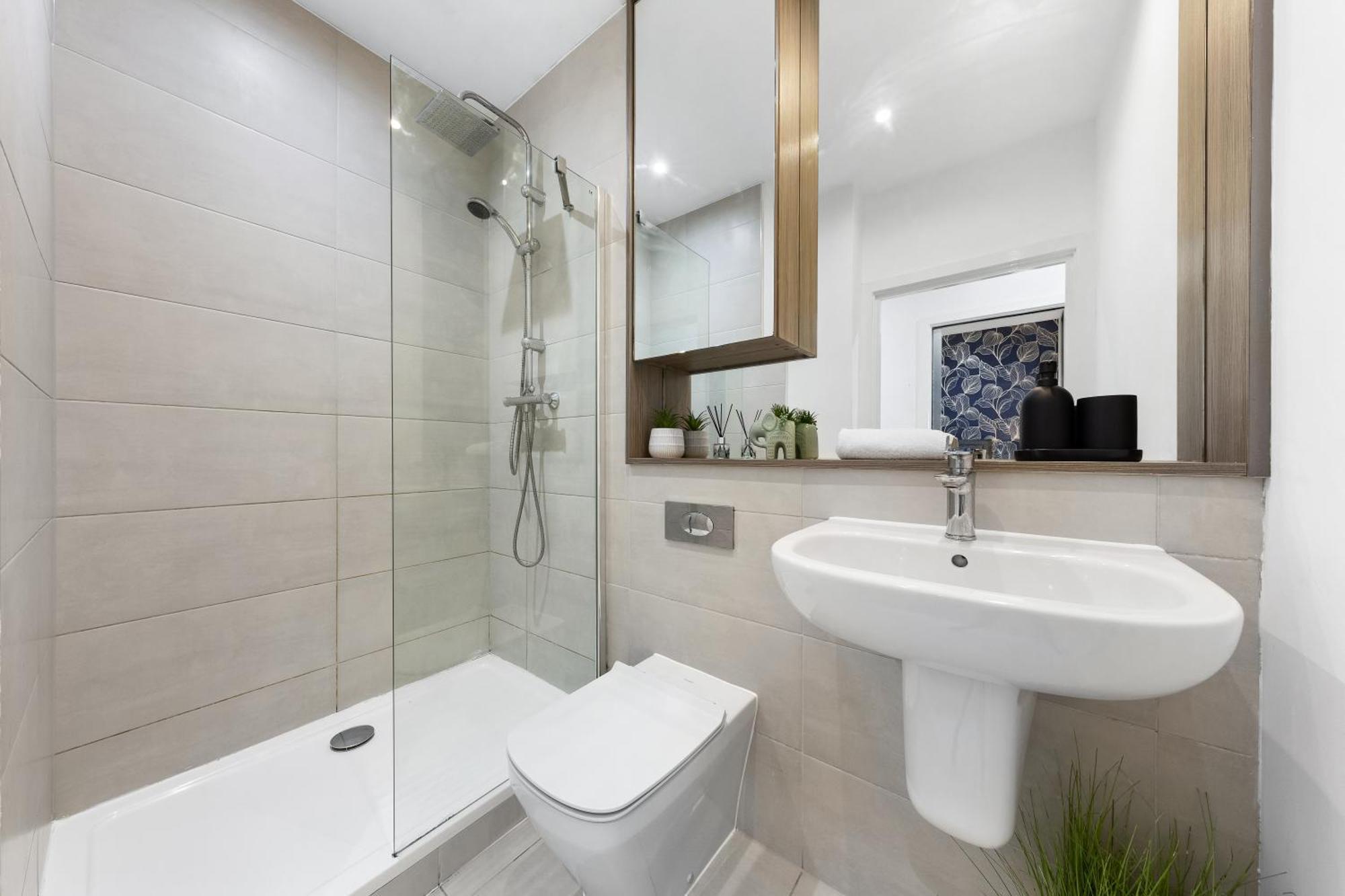 Modern One Bedroom Flat - Sleeps 5 -Near Heathrow - London Ub3 Exterior photo
